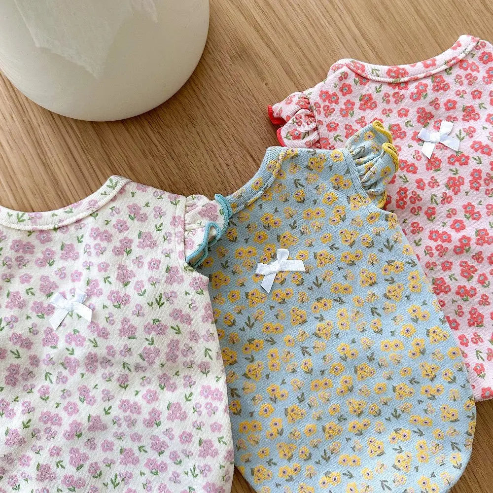 Pet Dog Vest Summer Puppy Vêtements Mignon Floral Flying Sleeves Dog T-shirt Chihuahua Pug Bichon Cat chien Vêtements Girl Girl
