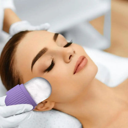 Plateaux en silicone beauté soulevant le visage de boule de glace contournant la peau oculaire