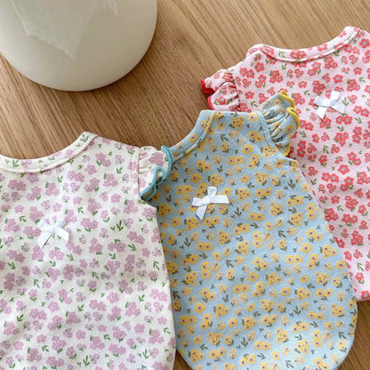 Pet Dog Vest Summer Puppy Vêtements Mignon Floral Flying Sleeves Dog T-shirt Chihuahua Pug Bichon Cat chien Vêtements Girl Girl